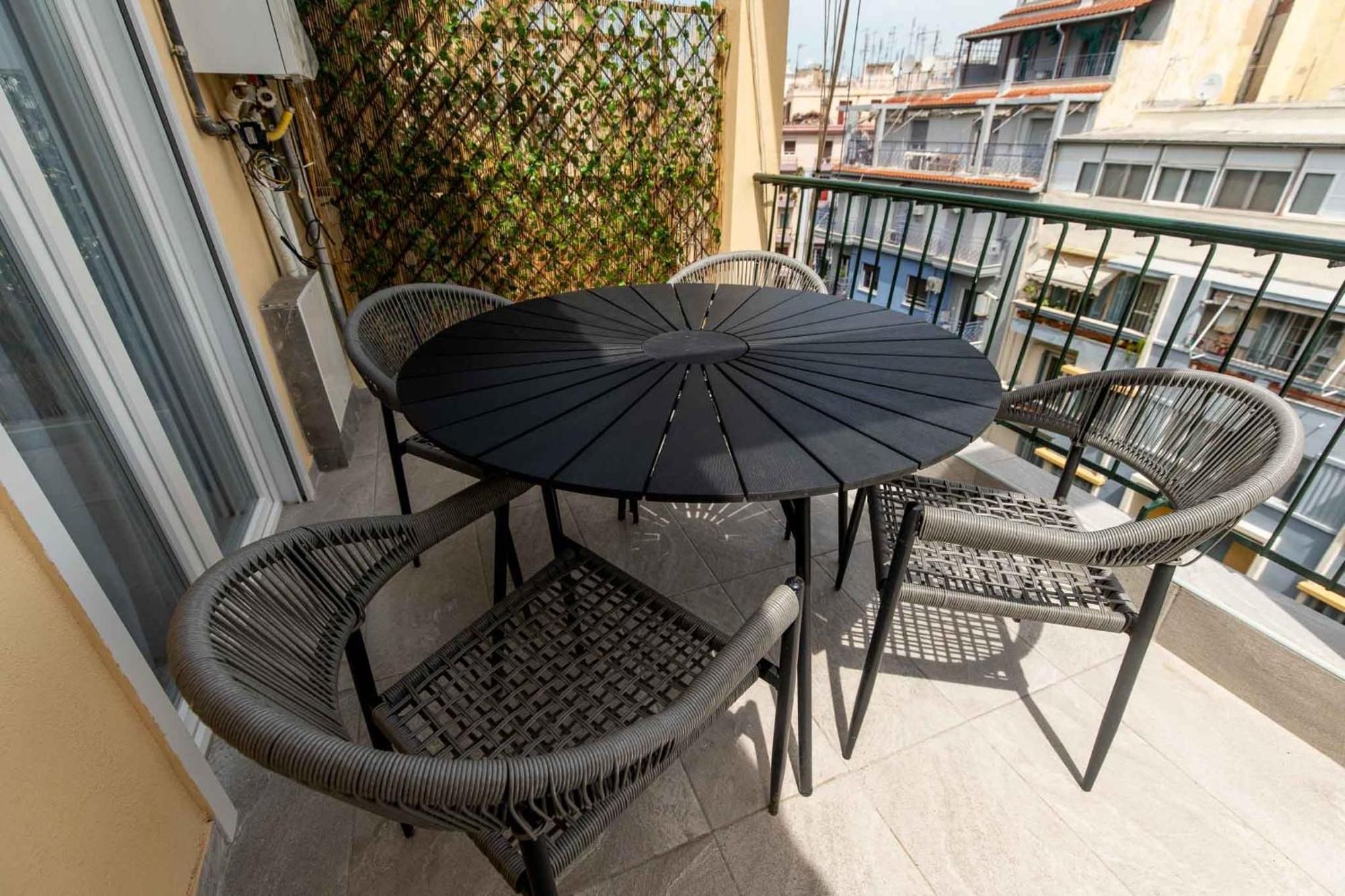Urban Jungle Apartment Thessaloniki Exterior photo